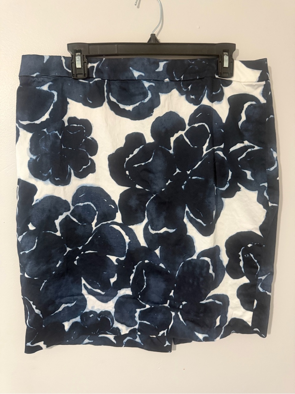 J Crew Stretch White and Navy Floral Pencil Skirt size 14